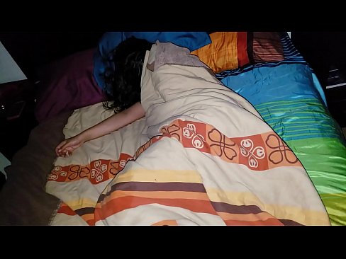 ❤️ Stiefson beréiert seng jonk Stéifmamm wärend hatt schléift. Super Porn op lb.courseclass.ru ❌
